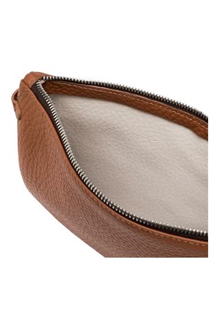 Pochette in pelle colore cuoio. GIANNI CHIARINI | 3695-CARAMELLO